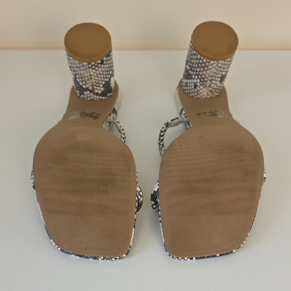 a new day Black and White Snakeskin Design Heels.  Size 9 - Picture 11 of 12